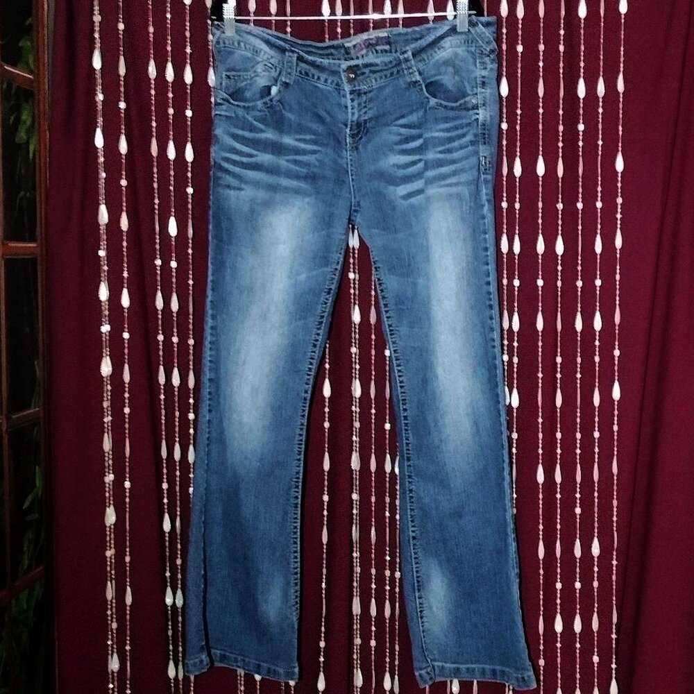 Size 17 Womens Distressed Wallflower Bootcut Jeans